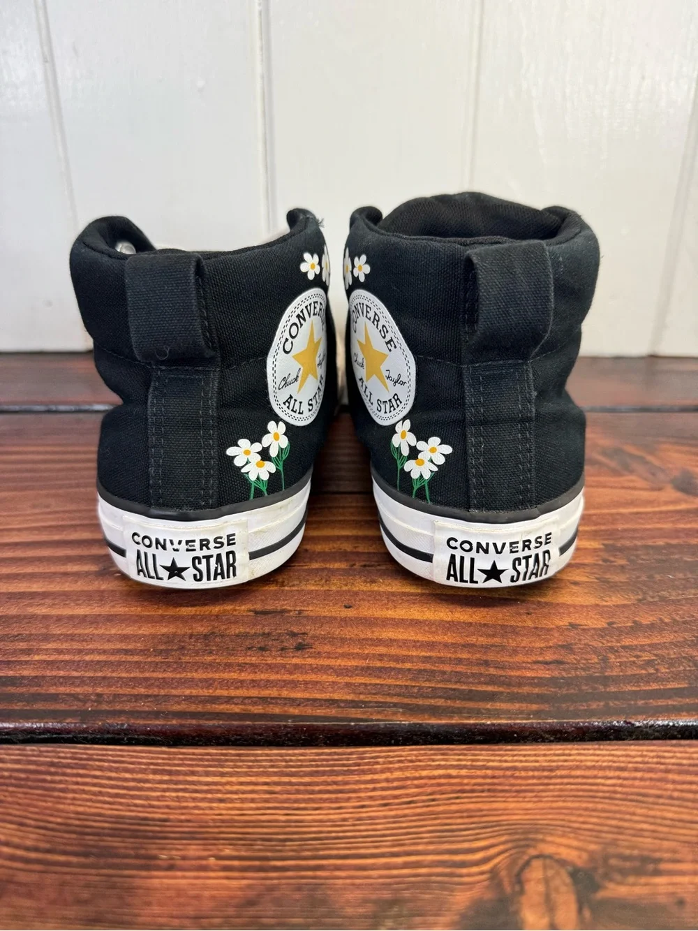 Converse Chuck Taylor All Star Flower Street Mid Daisy Sneakers Women’s 8
